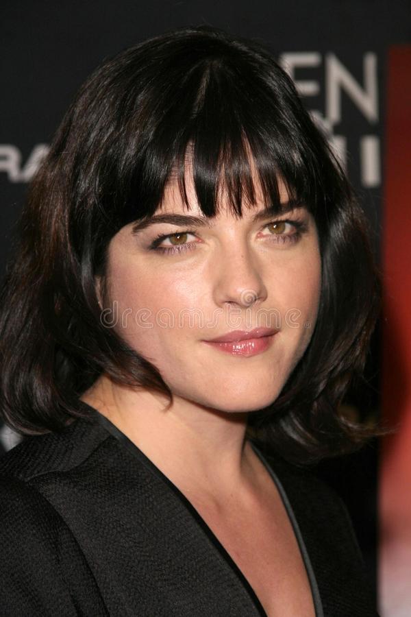 This image has an empty alt attribute; its file name is selma-blair-22863531.jpg